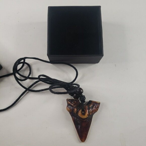 Dragon Tooth Necklace Charm - Picture 2 of 2